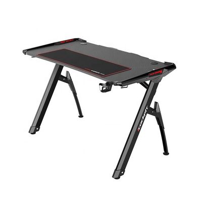 Configuração de alvo de jogadores profissionais Mesa de jogos moderna e com acessórios acessíveis