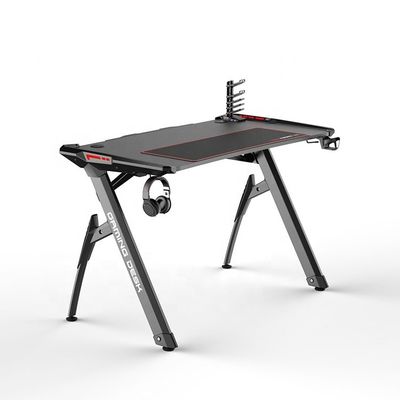 Configuração de alvo de jogadores profissionais Mesa de jogos moderna e com acessórios acessíveis