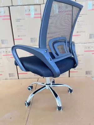 Cadeira de escritório giratória ergonômica moderna de base prateada para melhorar a eficiência do trabalho