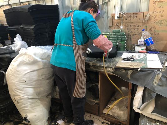 Cadeira de escritório ergonômica de acabamento esfregado com óleo direto com parte traseira de malha e braço de ajuste de altura