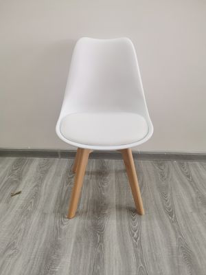 40'HQ Cadeiras de sala de estar com almofada de PU 1488pcs Preços Cadeira de jantar de tulipa de madeira nórdica