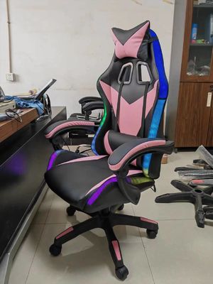 Cadeira de jogos RGB com luzes e alto-falantes Cadeira de massagem de couro PU Cadeira de jogo de computador