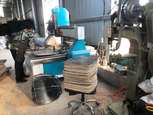 Cadeira de escritório ergonômica de couro PU com suporte lombar e apoios de braço flexíveis